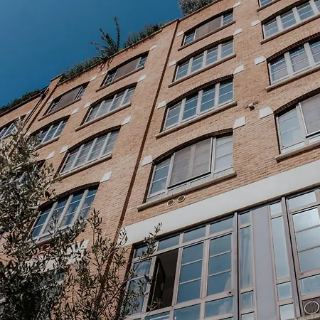 Guesthost - Mecenate Bright Appartamento Milano