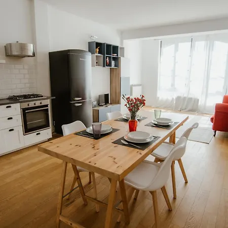 Guesthost - Mecenate Bright Apartament