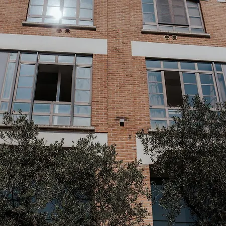 Guesthost - Mecenate Bright Appartement